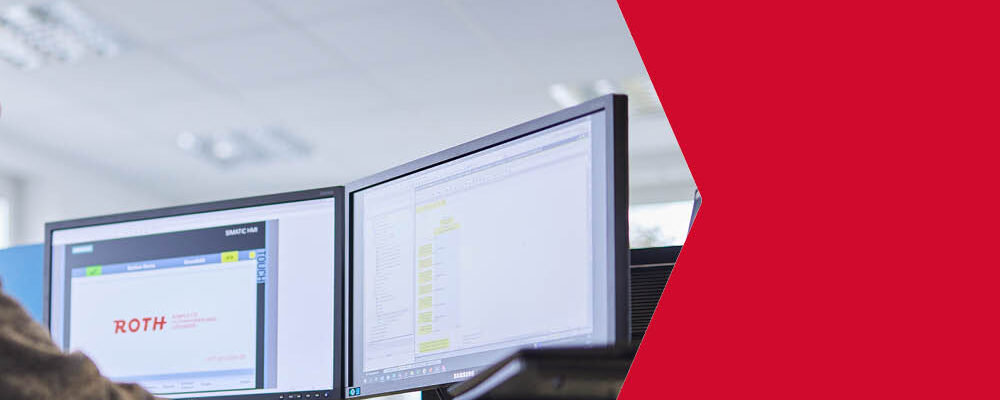 Zwei Bildschirme mit verschwommenem Inhalt